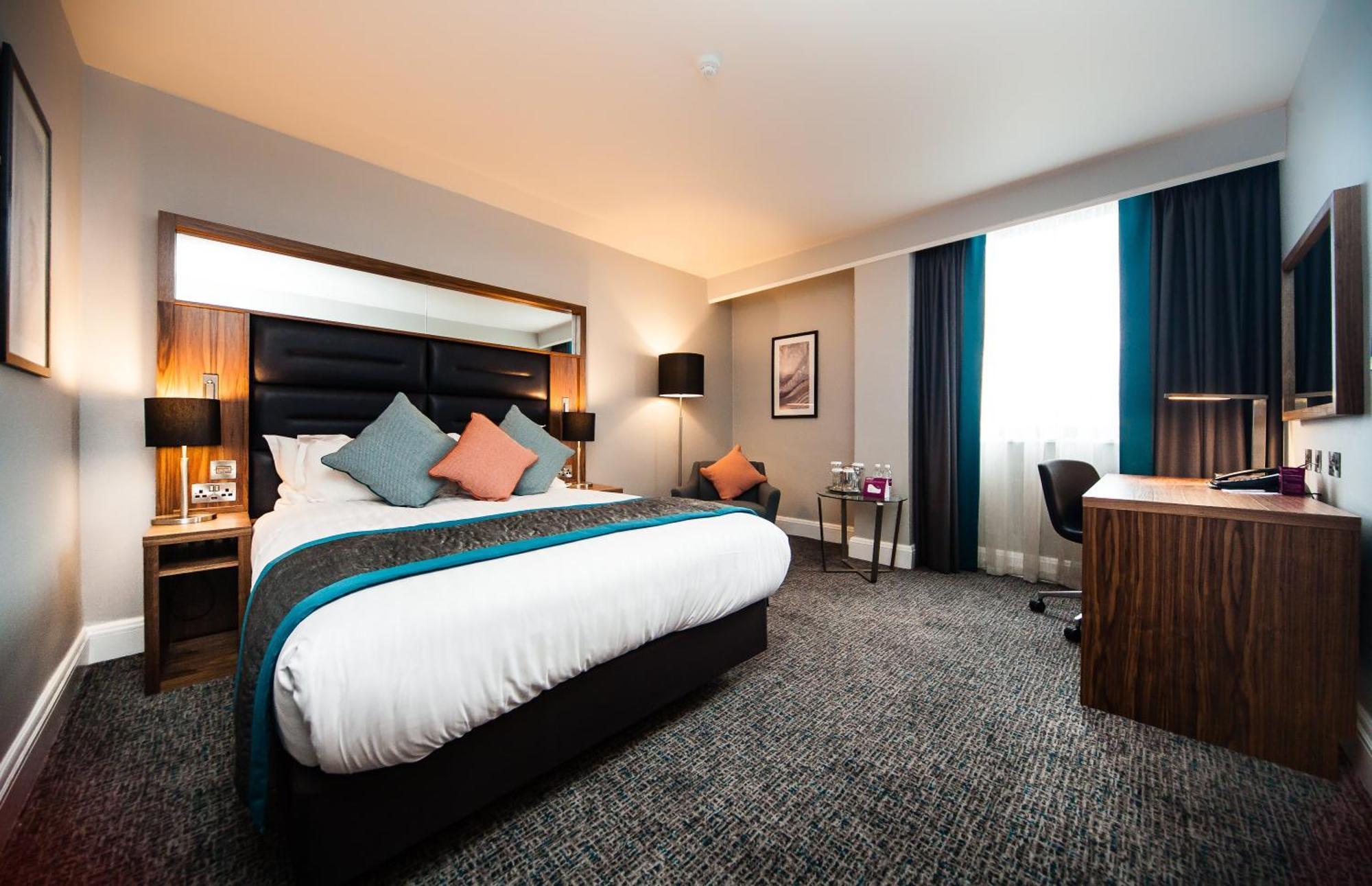 One-Bedroom Queen Suite with Lounge Access,1025147581:JPEG